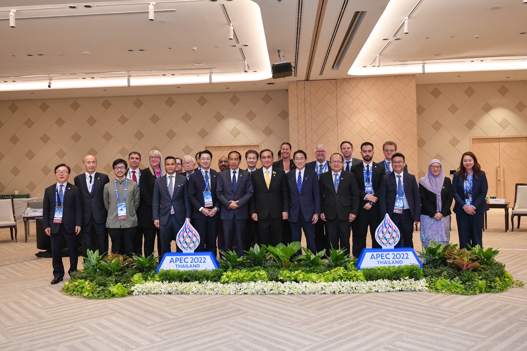 CHAIRMAN OF KBC – MR. DANG THANH TAM WAS IN DIALOGUE  SESSION WITH APEC ECONOMIC LEADERS AT THE APEC SUMMIT WEEK 2022